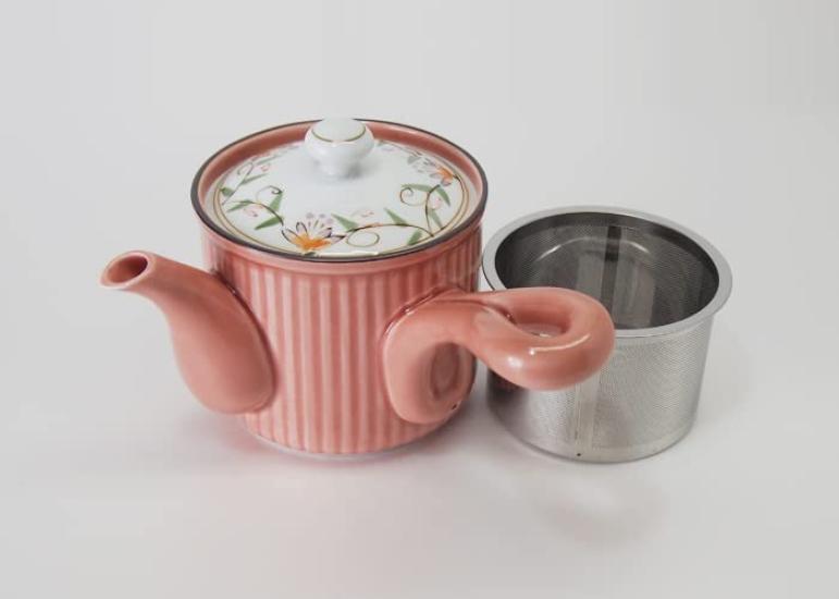 This lightweight teapot features a hand-painted floral lid, a 9cm diameter, and a 350ml capacity. Its delicate pink design features a long,