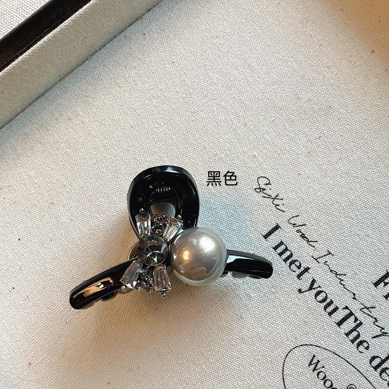 

Sweet Pearl Water Crystal Butterfly Hair Clip, Cute Princess Hair Grab for Women, Small Size Bangs and Flyaway Hair Clip