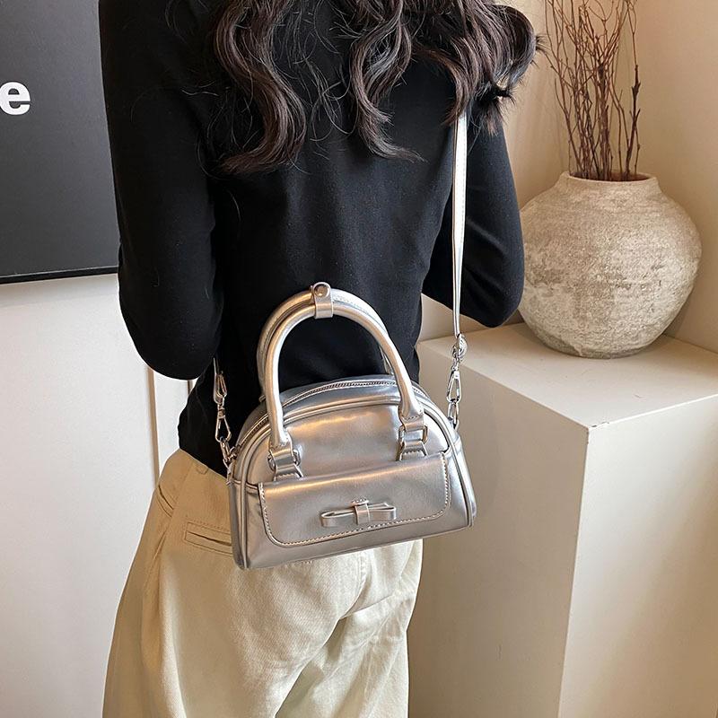 Niche Design 2025 New Korean Handbag Bag Women's Shell Bag Shoulder Messenger Bag Fashionable Versatile Small Square Bag