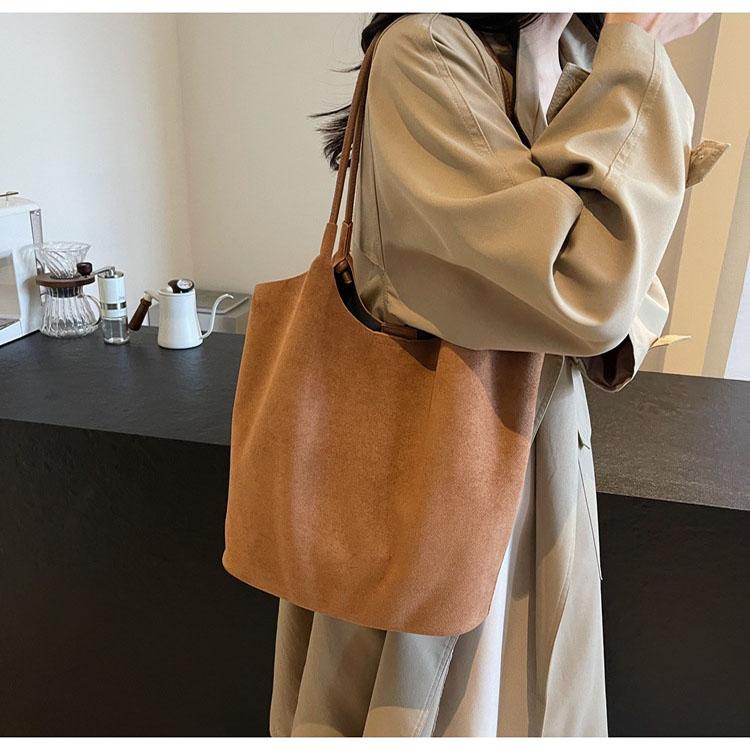 Осенне-зимняя винтажная женская сумка большой емкости из замши — фото 7