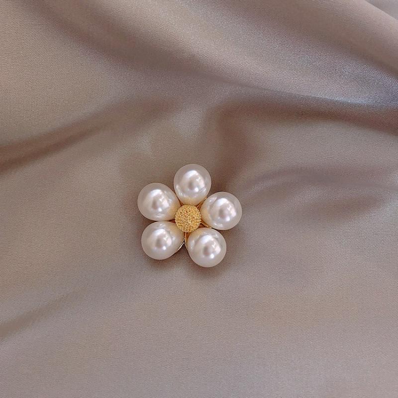 Cute Pearl Bow Brooch Small Sweater Exquisite Pearl Decoration Brooches Pin for Wedding Woman