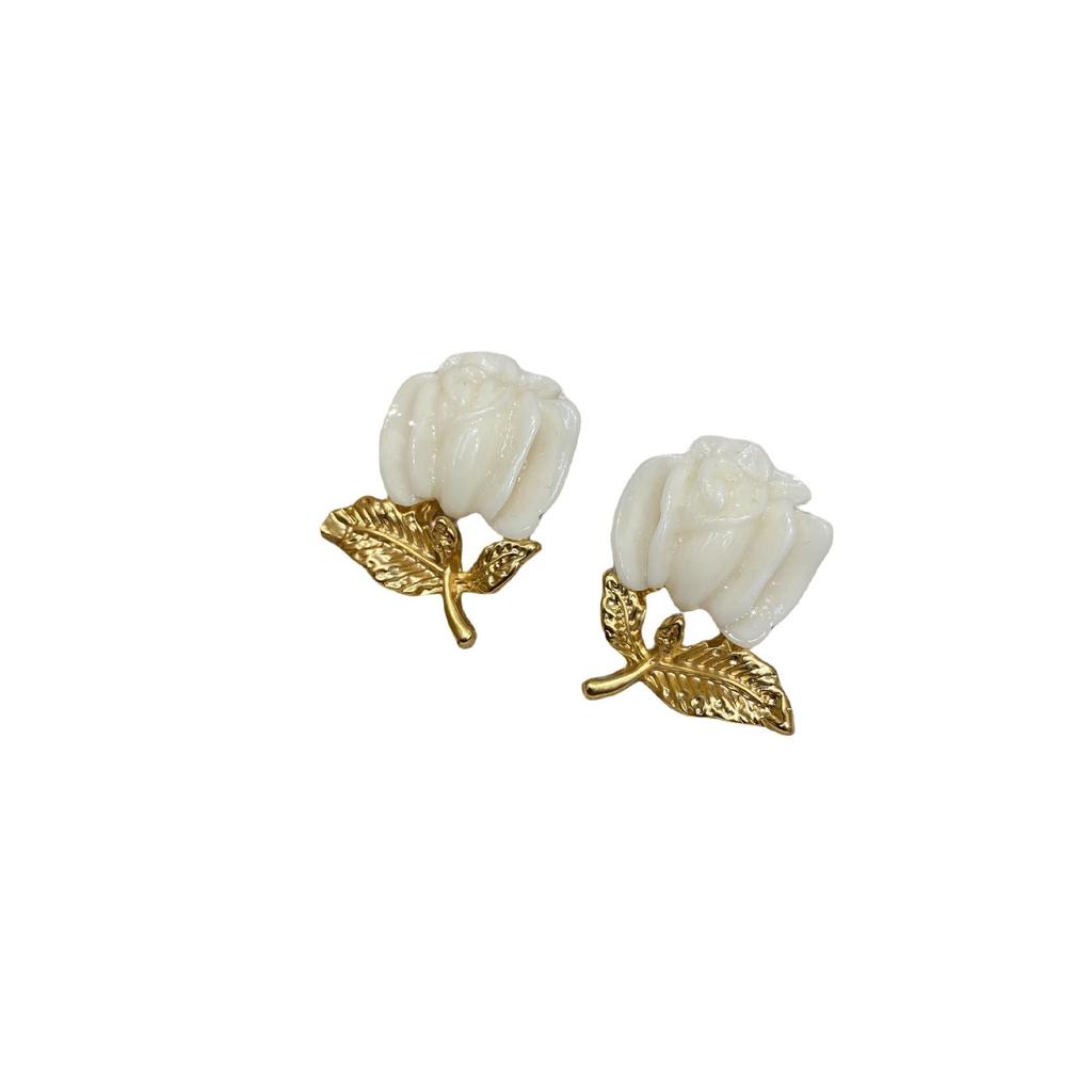 French Retro White Tulip Earrings: Elegant, Vintage-Style Stud Earrings for Women.