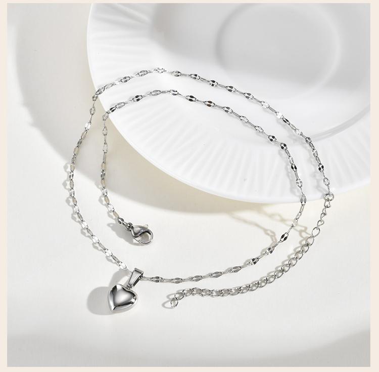 Women's Stainless Steel Heart Pendant Necklace Non-fading Clavicle Chain Fashion Jewelry
