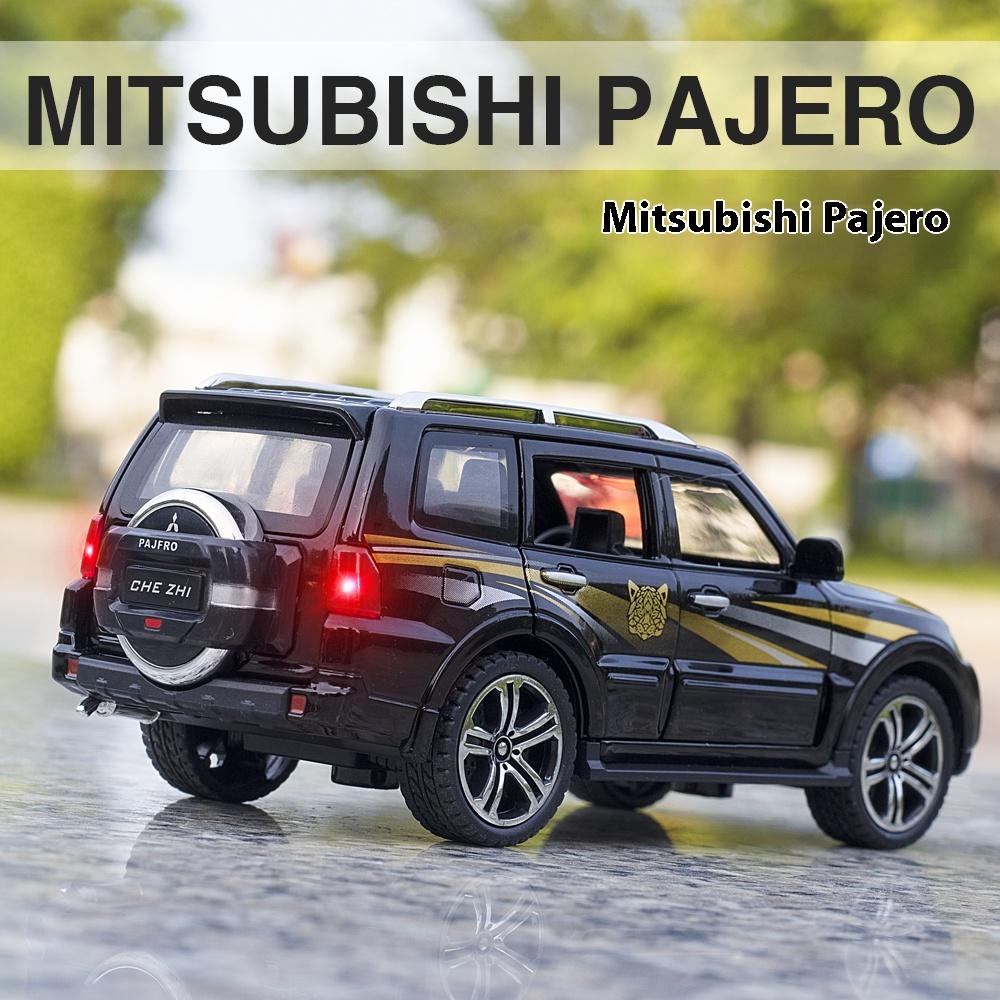 Simulation 1/32 Mitsubishi Pajero Automobile Model Alloy Die Cast Body Strong and Durable Children's Toy Car Model with Sound and Light