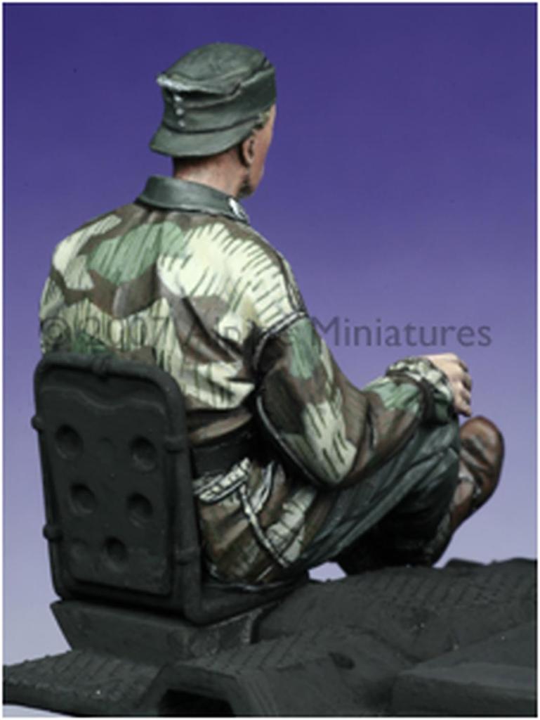 Alpine Miniatures SdKfz 251 Driver Resin Kit AM35029 1/35 (Person)