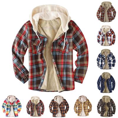Gestepptes, gefüttertes, kariertes Button-Down-Hemd für Herren. Mit Samt versehen, um warm zu bleiben. Jacke mit Kapuze
