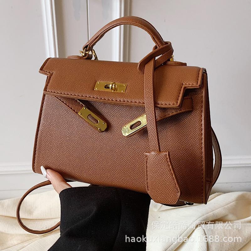 Fashion Retro Niche Small Square Bag 2025 New Casual Versatile Women's Messenger Bag Exquisite Super Fire Handbag