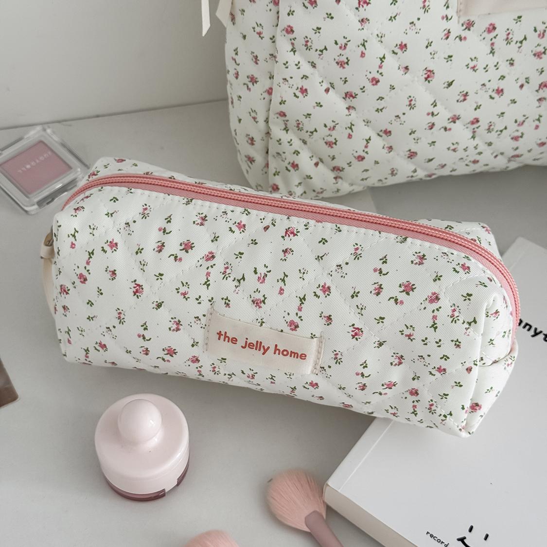 

2025 Flower Women Fashion Cosmetic Quilted Bag Large Capacity Makeup Toiletry Storage Pouch Ladies Elegant Make Up Zipper Bag