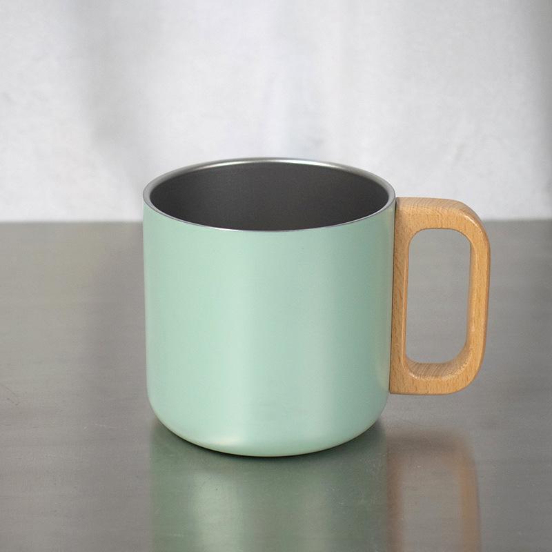 Double-layer stainless steel cup, beech handle cup, heat-insulated 304 mug, random water cup with wooden lid for gifts