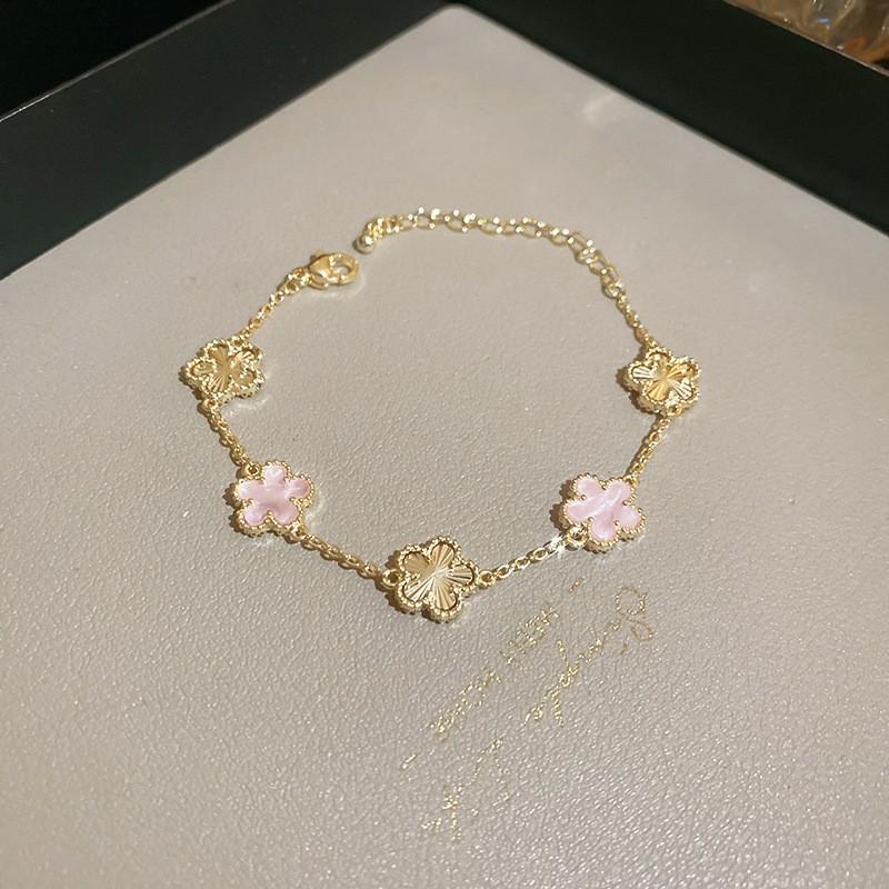 Exquisite Zirconia Star Flower Bracelet: Fashionable, Versatile, and Elegant Women's Hand Jewelry