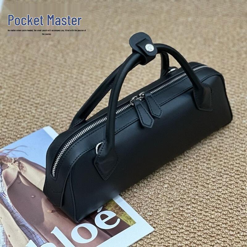 Douxiaozhu Leather Baguette Shoulder Bag