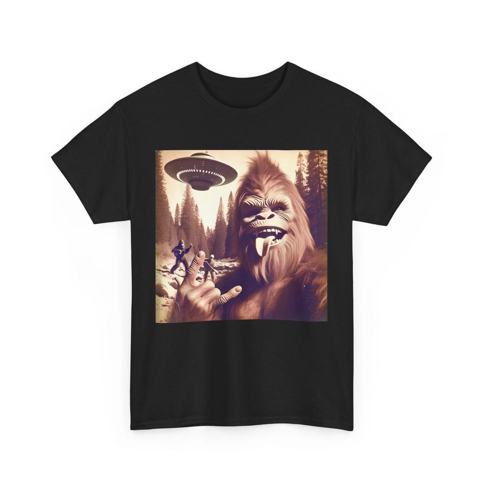 Funny Bigfoot Sasquatch Rock On Selfie Bigfoot UFO Alien T shirt 2XL