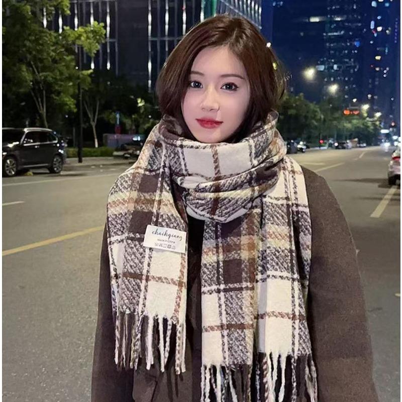 Christmas atmosphere New red plaid scarf Women's winter versatile thickened senior sense Students keep warm