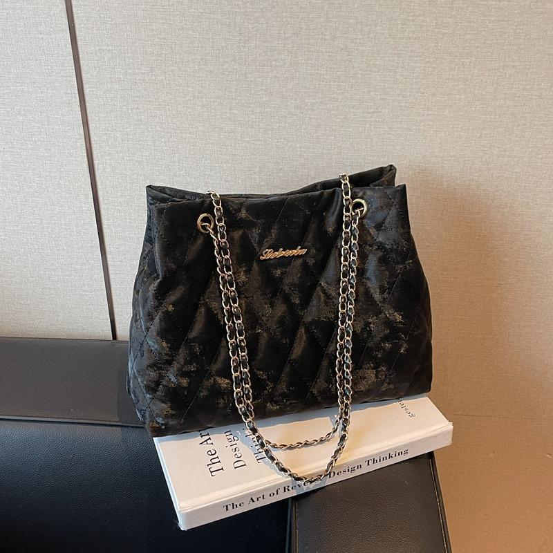 Women's Bag Autumn New Fashion Solid Color Design Daily Versatile Texture Casual Shoulder Diamond Chain Bag