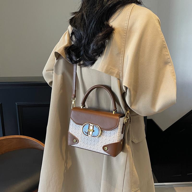 Bag Women's Bag Retro Casual Handheld Winter Bag Trend Versatile 2025 Box New Fashion Shoulder