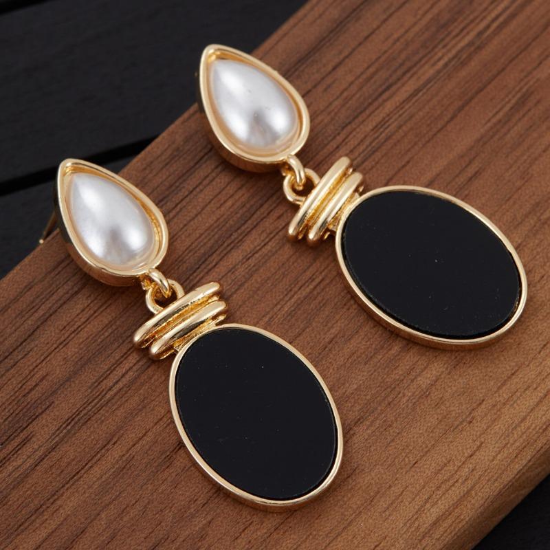 Huajie Women's Elegant Black White Contrast Color Design Pendant Earrings Classic Banquet Ladys New Ear Stud  Tide