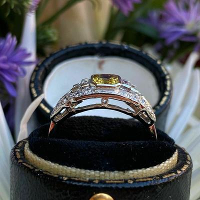 Huitan New Novel Finger Rings Women Gorgeous Bright Yellow Zirconia Jewelry for Engagement Exquisite Wedding Band Accessories