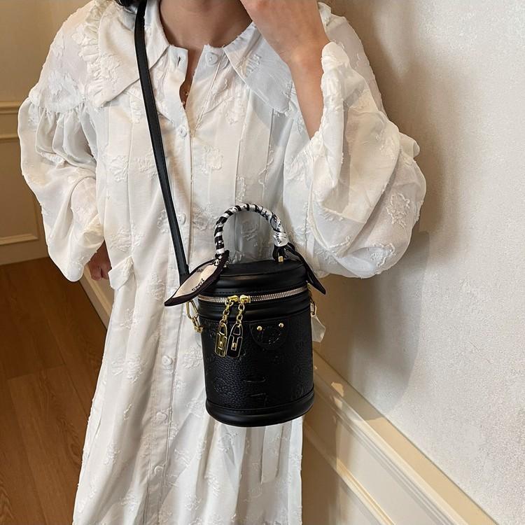 Niche Bag Women's Spring and Summer New Fashion Shoulder Messenger Bag Women's High-end Mini Bucket Bag