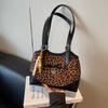 Today's popular high-end leopard print underarm bag women's new versatile fashion shoulder tote bag