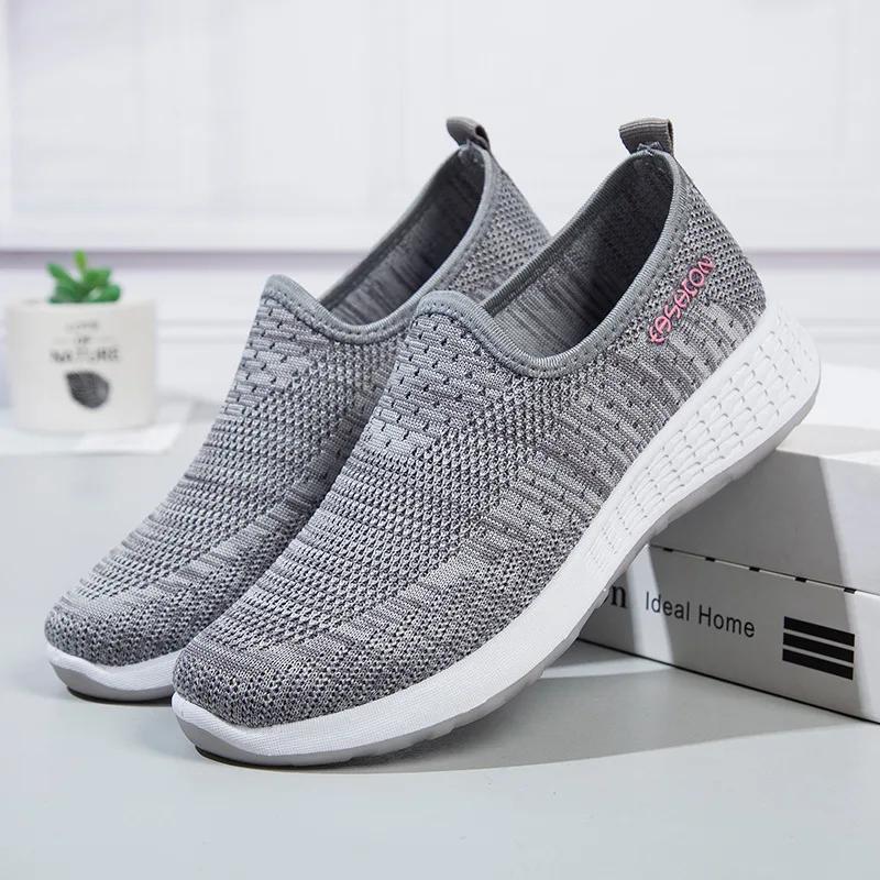 Mode Printemps et Automne Loisirs Respirant Chaussures pour Femmes 2024 Nouveaux Mocassins en Maille Vieillez Pékin Décolleté Chaussures en Tissu