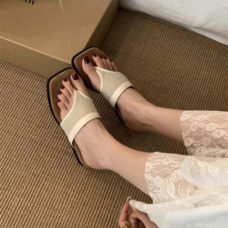 Fé vind sluttande klack muffin tjock sula flip-flops damkläder 2025 ny fransk nisch fyrkantig tå coola tofflor