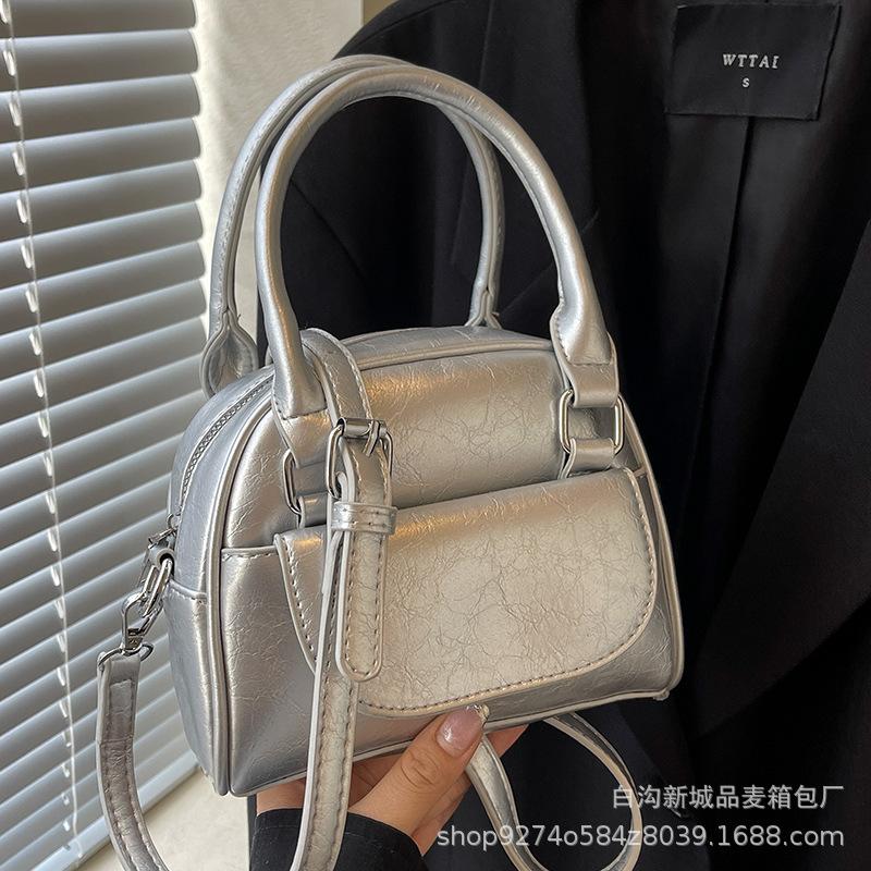 French Niche Fashion Retro Handbag Women's 2025 New Temperament Shoulder Bag Foreign Style Crossbody Small Square Bag