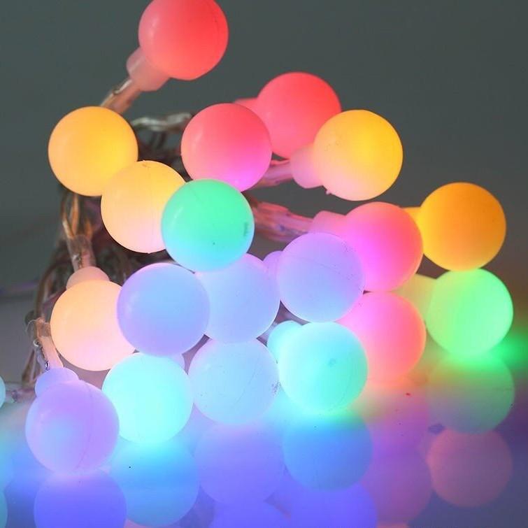 Outdoor Waterproof Solar LED Frosted White Ball String Lights for Camping and Festival Decorations.