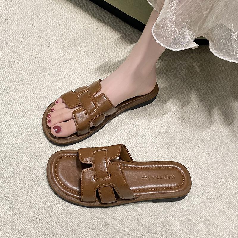 Flat-bottomed Cool Slippers Female 2025 Summer New Fashion Fairy Style French One-word Drag Light Casual Beach Slippers