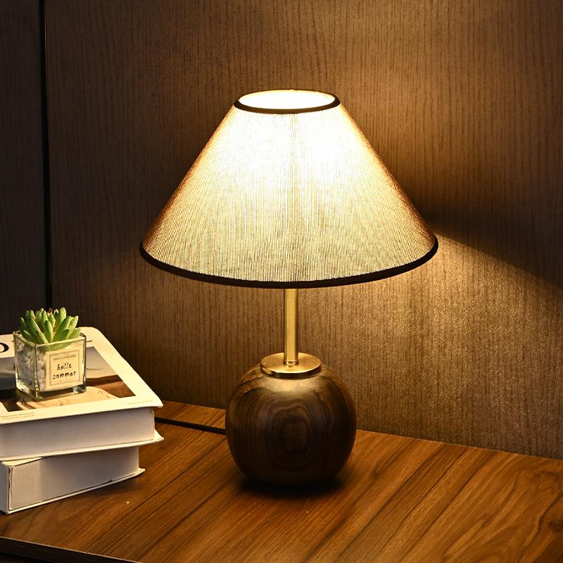 Retro Chinese Floral Table Lamp: Solid Wood Bedside Light for a Warm, Inviting Atmosphere