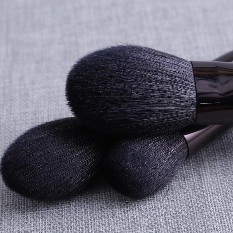 Set Premium de 12 Pensule de Machiaj din Păr de Capră pentru Fard de Pleoape și Pudră.