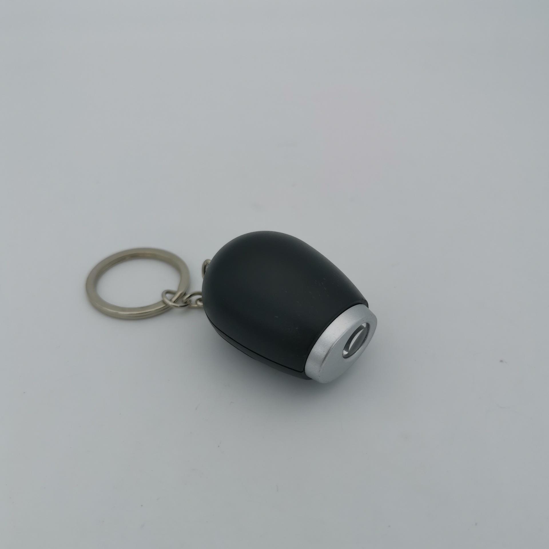 

Креативний світлодіодний міні-проєкційний годинник з портативним ліхтариком