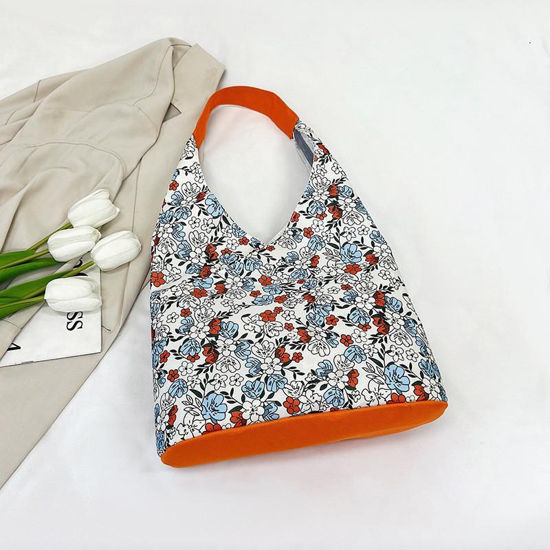 Trendy Khaki And White Vintage Bucket Bag For Women With Spacious Design And Stylish Aesthetic белый