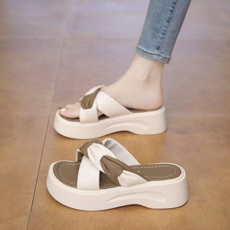 Premium thick-soled cross-cool slippers women's summer wear 2025 new leisure and vacation one-word beach sandals
