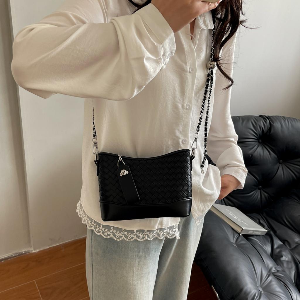 2025 Summer New Weaving Crossbody Bag Fashionable And Casual Small Bucket Bag Women'S Shoulder Bag