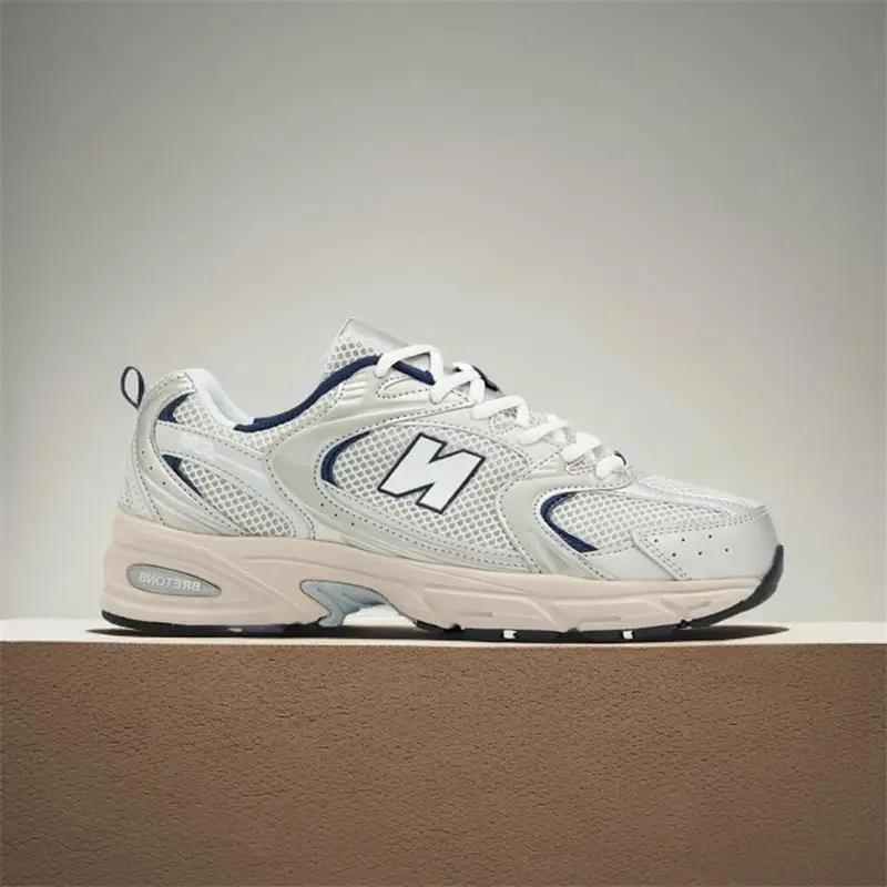 Nowe codzienne małe białe buty Wszechstronne, oddychające, podwyższone buty sportowe i europejskie oraz amerykańskie trendy budzące buty codzienne