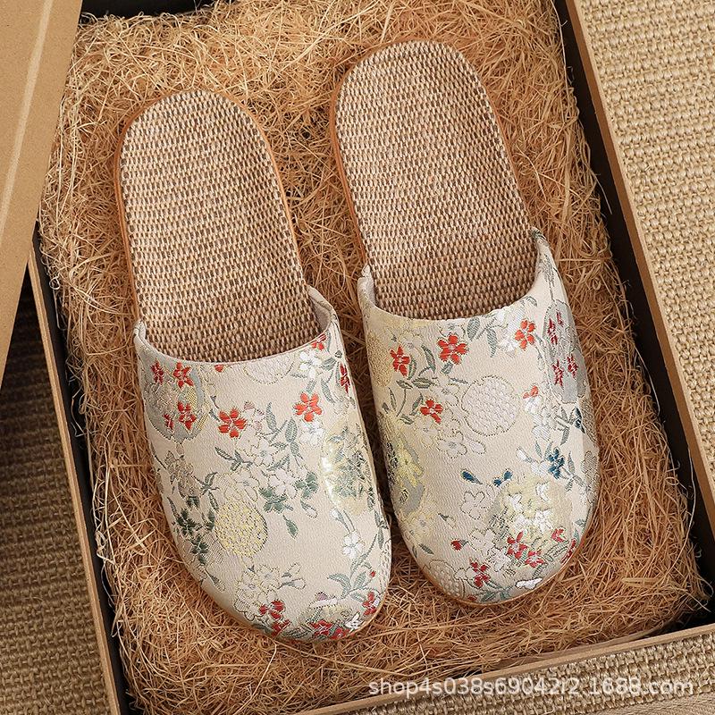 Women s Silk Embroidered Non-Slip Summer Slippers with Soft EVA Sole 37-38