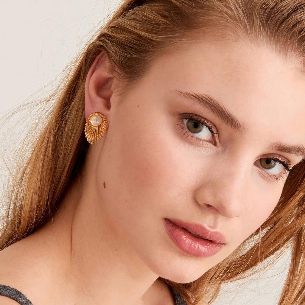 Trendy european and american style 18k gold plated brass pearl earrings - elegant stud earrings with shell pearls