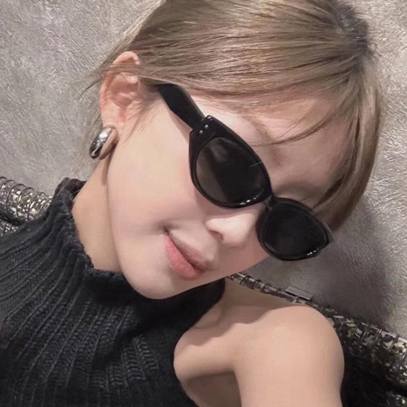 Xiaohongshu-inspired Cat-Eye Sunglasses: UV Protection, Face-Slimming Style for Men and Women