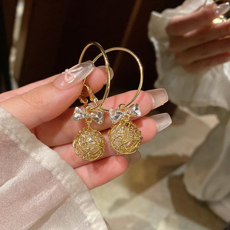 

Супер бессмертные модные темпераментные сетчатые серьги в форме птичьего гнезда, имитация циркония, большие серьги-кольца с бантом для женщин 1 pair