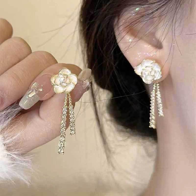 Koreanischer Stil Nicht-Piercing Ohrclip mit langem Quaste, Perlmutt Schmetterlings Design für Damen - High-End, Coole Mode.
