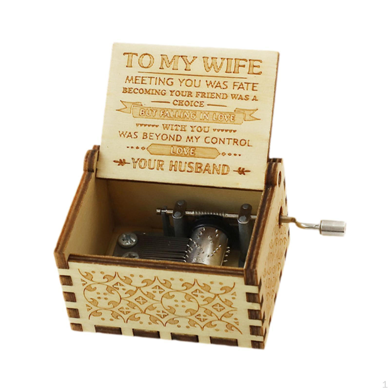 

Міні-музична шкатулка з дерев’яними мініатюрними статуетками з гравіюванням, орнаментом для заводного столу Wood Color