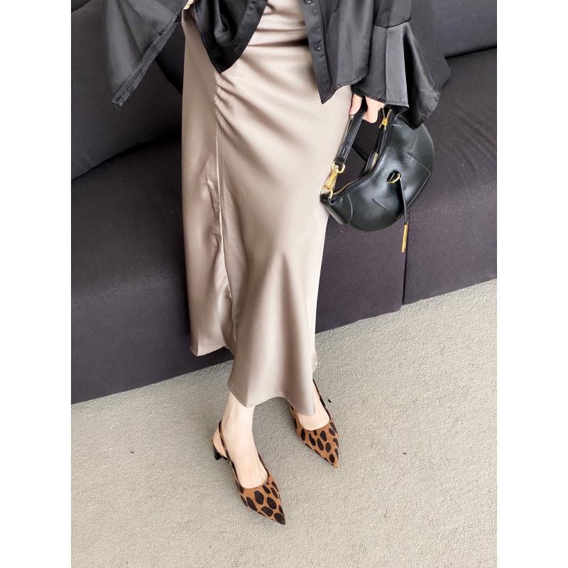 Spring and summer new niche leopard print thick heel middle heel shoes bag head sandals temperament pointed head shallow mouth single shoes