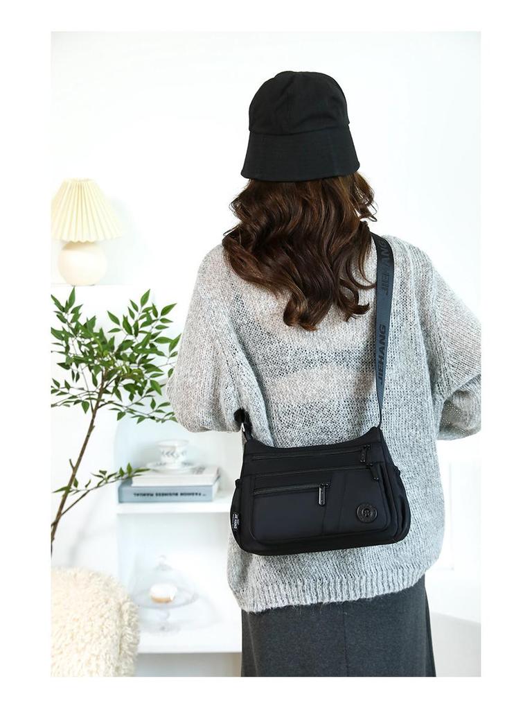 Tide Women's Nylon Crossbody Bag: Large Capacity, Lightweight, Autumn 2025 Mommy Shoulder Bag
