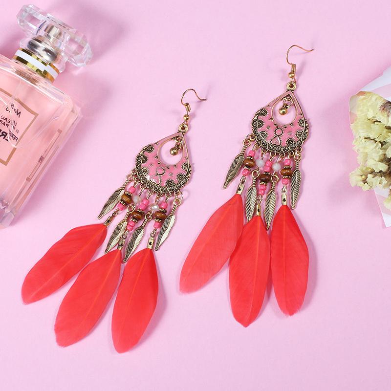 Modische Bohème-Ohrringe mit langen Federn für Damen, Ethnische Vintage-Blattperlen, Ohrringe aus Metall in Goldfarbe, Schmuck für Urlaubs- und Party-Anlässe