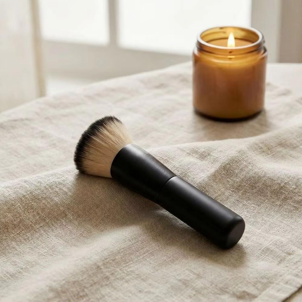 Soft Fiber Foundation Brush Fluffy Bristles Face Contouring Brush  for Blush Application