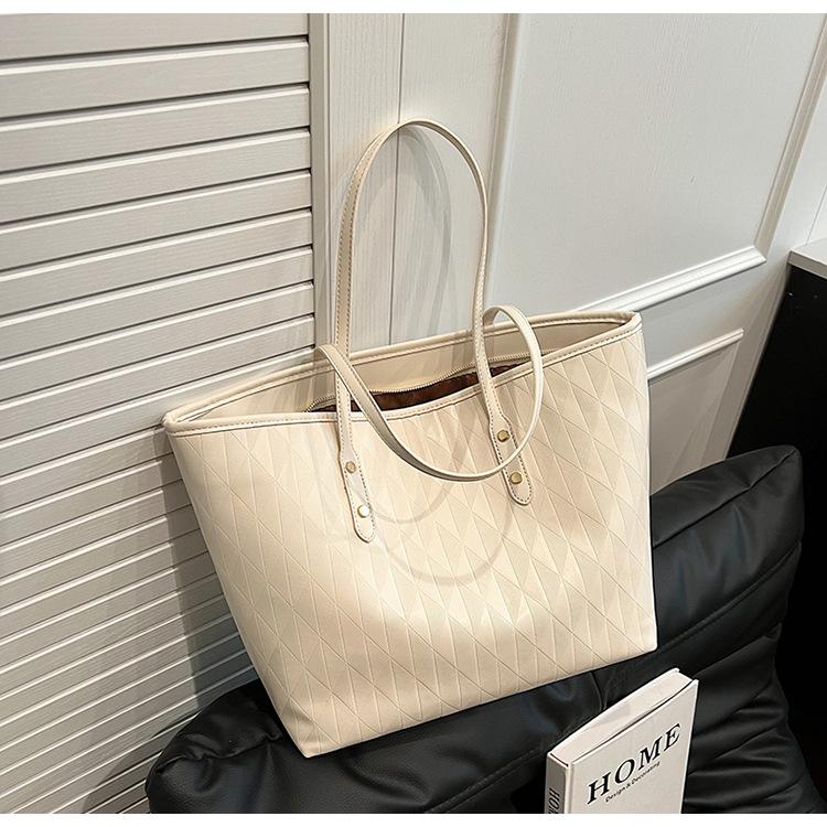 Handtasche mit großem Fassungsvermögen, neue Damen-Pendler-Schultertasche mit hochwertiger Textur, lässige, vielseitige Klassentasche