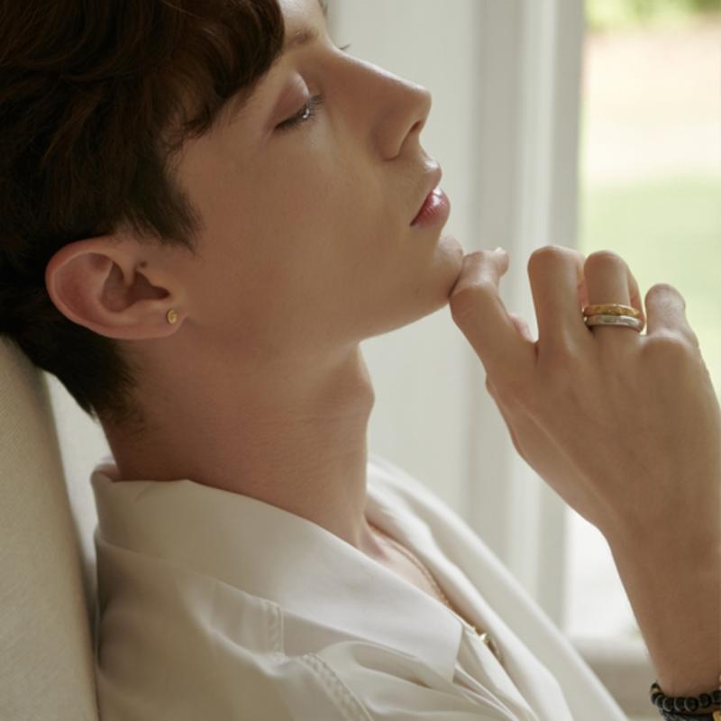 Aphrose Sea Otter Two-Tone Ring (Silver)