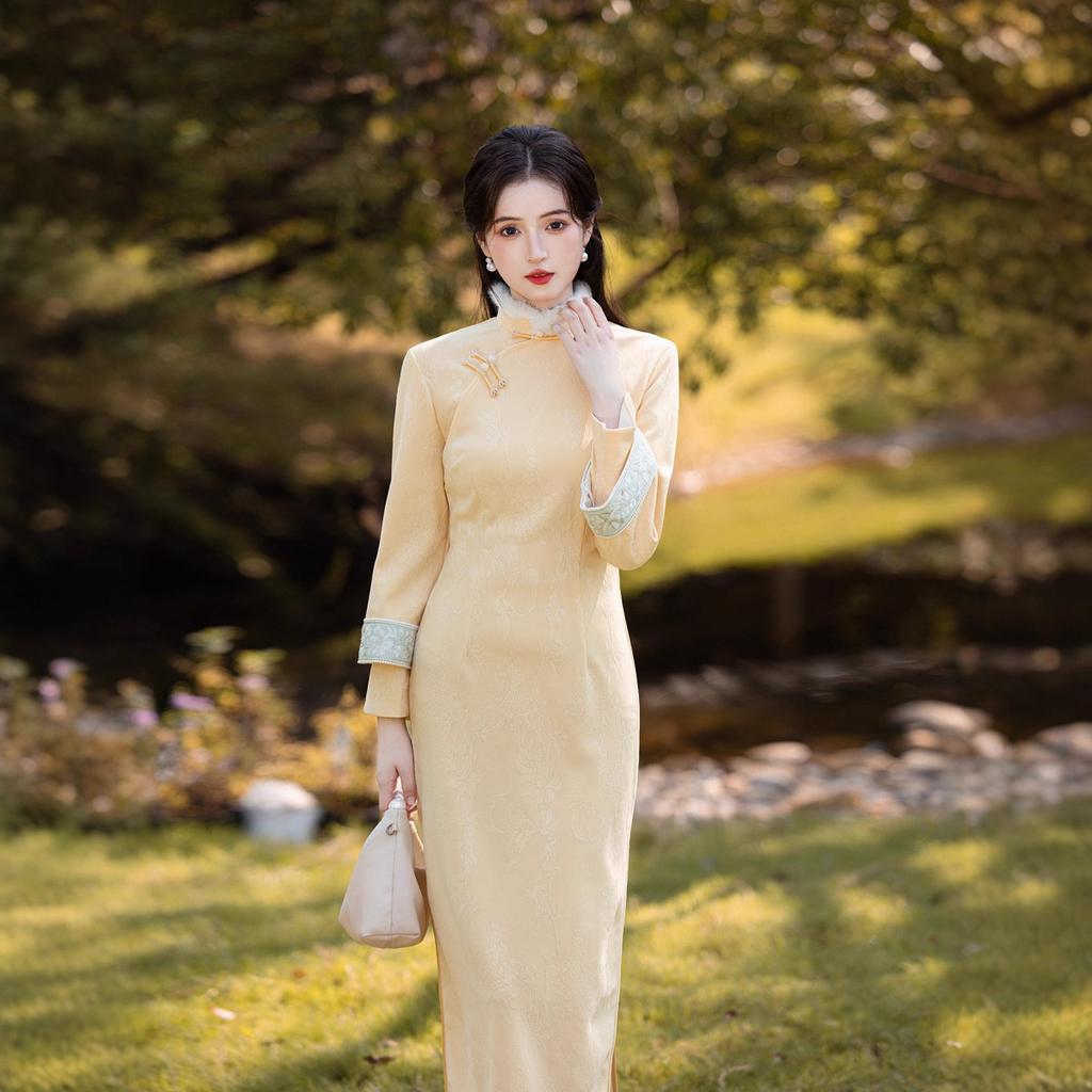 Yellow velvet thickened winter clothing national style new Chinese long-sleeved cheongsam 1011 new young women's retro autumn and winter