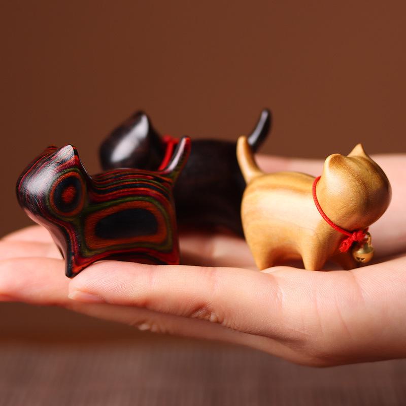 Ebony Rainbow Wood Sandalwood Cat Ornament - Cute Hand-Carved Wooden Pet 2.2x4.1 cm