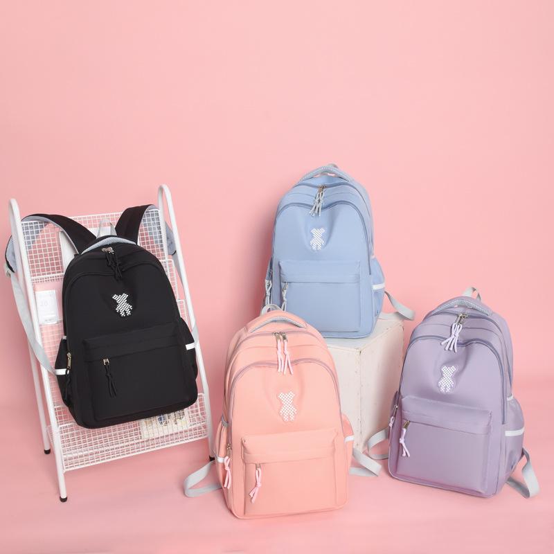 Plecaki dla uczniów szkół podstawowych są lekkie i proste. Plecaki dla uczniów szkół gimnazjalnych są wszechstronne. Plecaki na kampus.